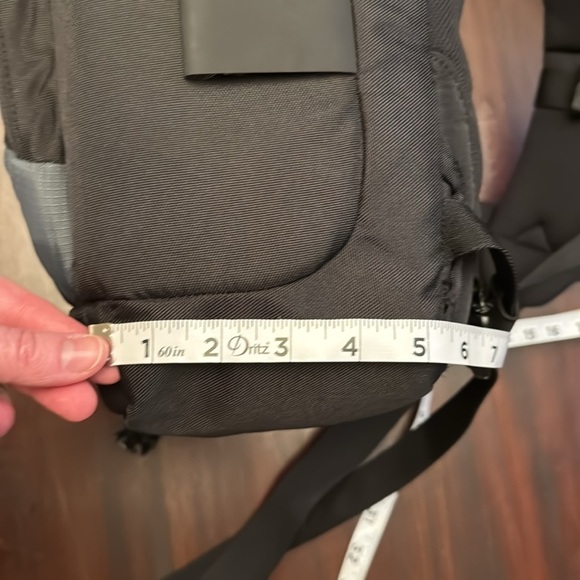 Lowepro black Slingshot backpack (see measurements) - Picture 3 of 8